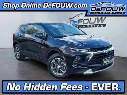 Used 2025 Chevrolet Blazer LT image 1