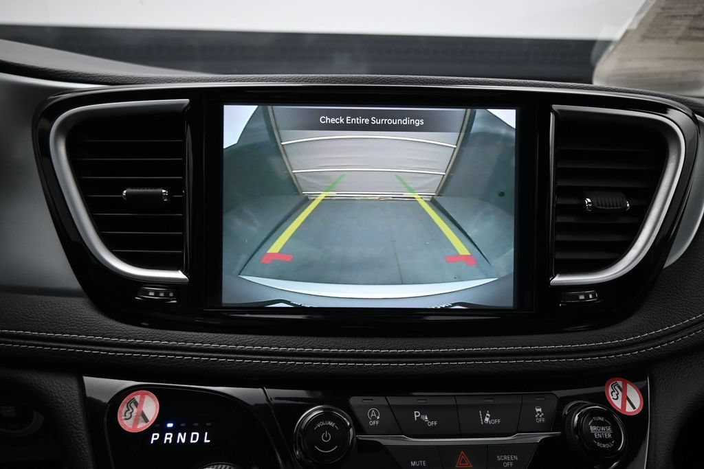 Used 2026 Chrysler Pacifica Limited FWD image 24