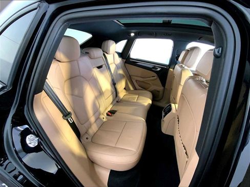 Certified 2023 Porsche Macan image 23