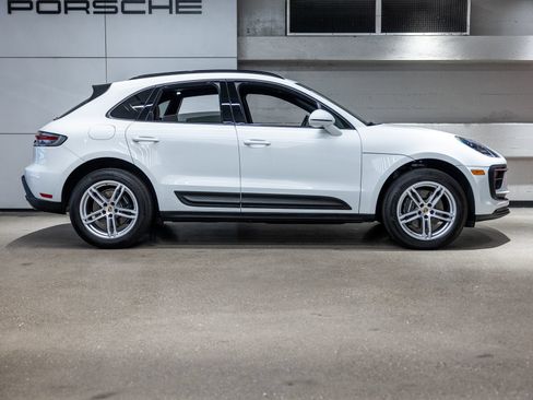 Used 2024 Porsche Macan AWD/4WD image 8