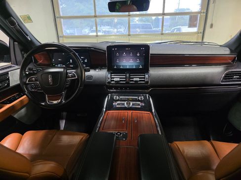 Used 2021 Lincoln Navigator L Reserve w/ Luxury Package AWD/4WD image 33