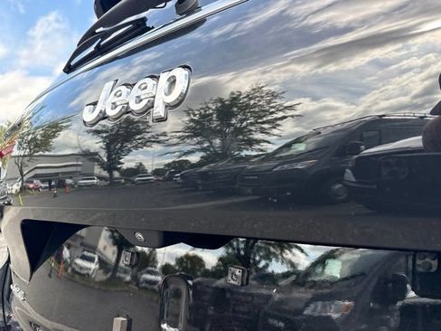 Used 2023 Jeep Grand Cherokee L Limited AWD/4WD image 12