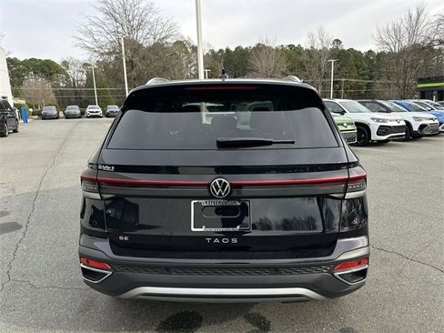 New 2026 Volkswagen Taos SE image 4