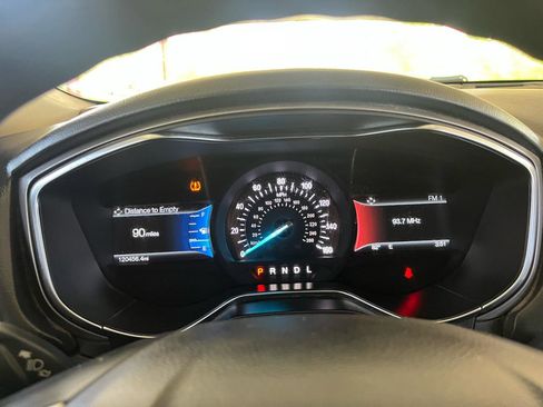 Used 2017 Ford Fusion SE w/ Fusion SE Technology Package image 14