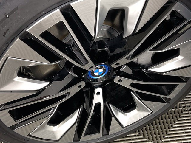 Used 2025 BMW i5 xDrive40 w/ Premium Package AWD/4WD image 55