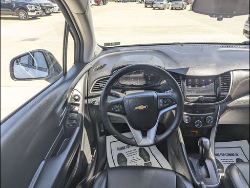 Used 2021 Chevrolet Trax LT w/ Redline Edition AWD/4WD image 3