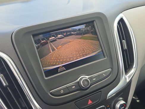 Used 2021 Chevrolet Equinox LS image 23