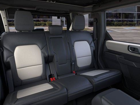 New 2026 Ford Bronco Outer Banks w/ Sasquatch Package AWD/4WD image 11