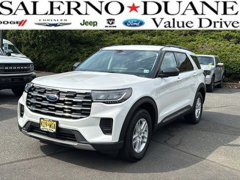 Used 2025 Ford Explorer Active image 1