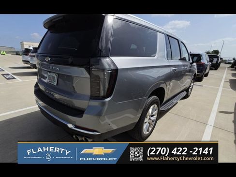Used 2026 Chevrolet Suburban Premier AWD/4WD image 9