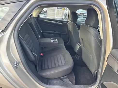 Used 2017 Ford Fusion SE FWD image 14