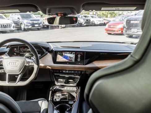 Used 2022 Audi e-tron GT Premium Plus image 7