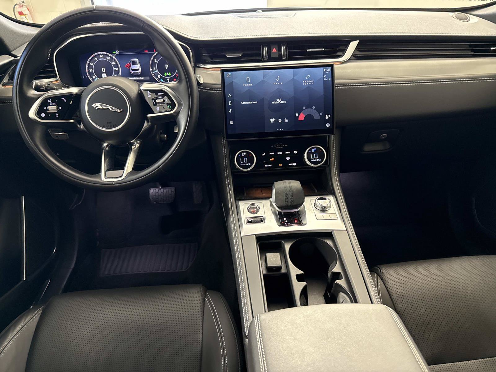 Certified 2025 Jaguar F-PACE R-Dynamic S AWD/4WD image 15