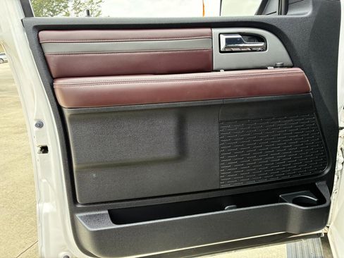 Used 2017 Ford Expedition EL Platinum image 10