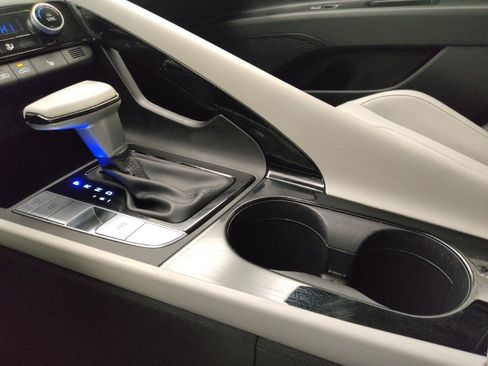 Used 2023 Hyundai Elantra Limited image 26