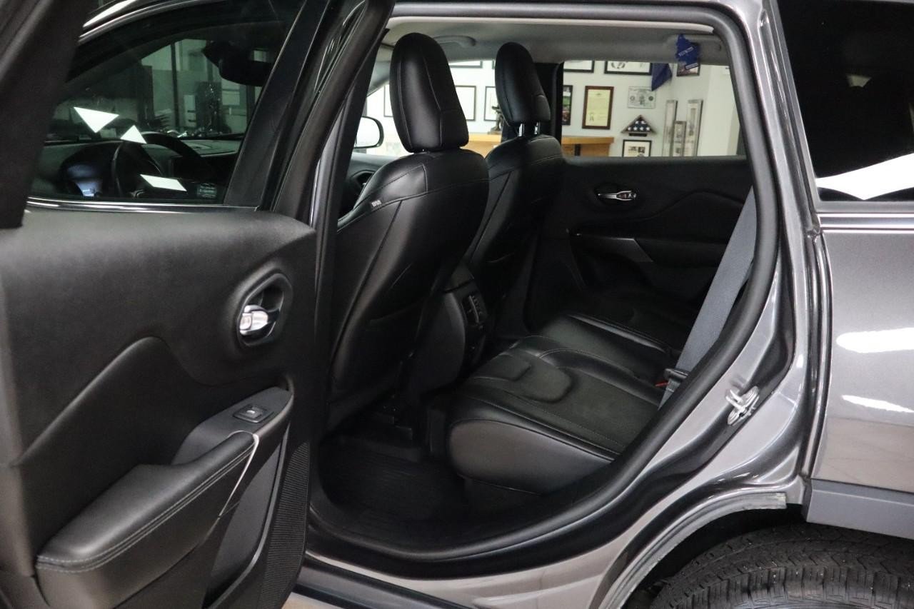 Used 2019 Jeep Cherokee Limited AWD/4WD image 24