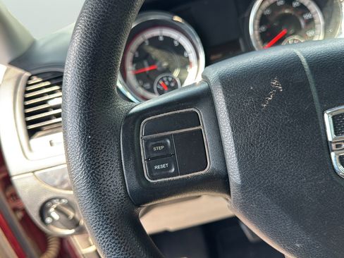 Used 2014 Dodge Grand Caravan SXT FWD image 26