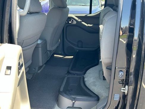 Used 2017 Nissan Frontier SV AWD/4WD image 13