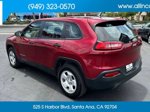 Used 2017 Jeep Cherokee Sport FWD image 4