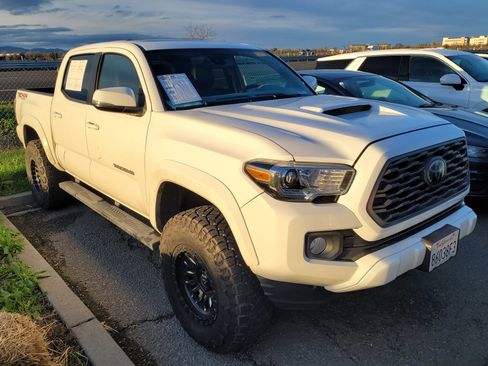 Used 2021 Toyota Tacoma TRD Sport image 1