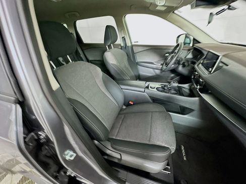 Used 2023 Nissan Rogue SV image 29