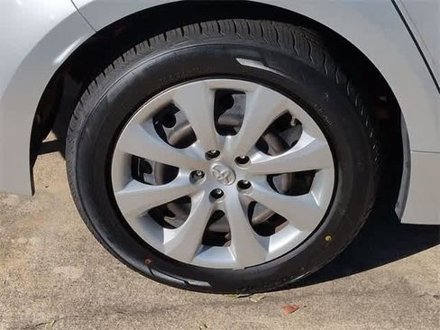 Used 2022 Toyota Corolla LE image 14