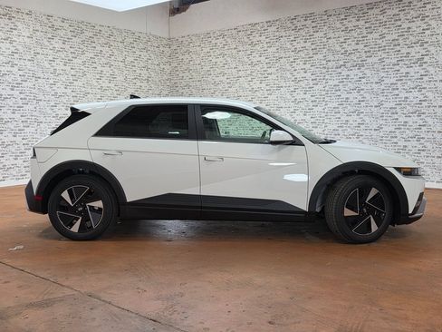 New 2026 Hyundai Ioniq 5 SE image 8