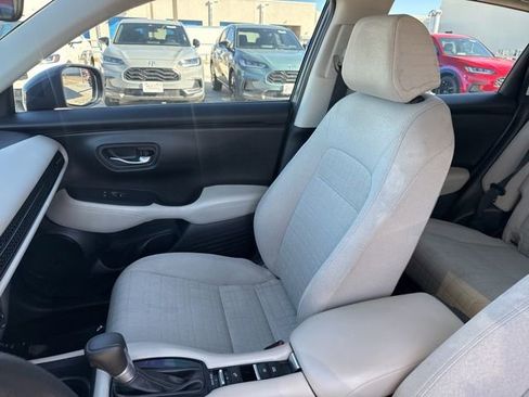 Used 2023 Honda HR-V LX image 14