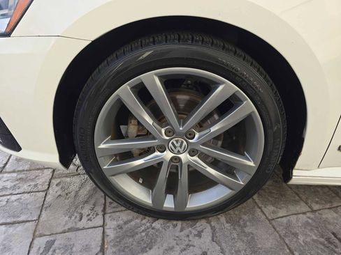 Used 2017 Volkswagen Passat 1.8T R-Line image 9
