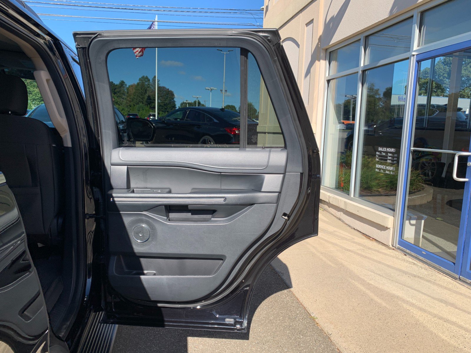 Used 2023 Ford Expedition XLT AWD/4WD image 36