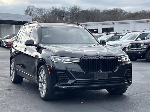 Used 2022 BMW X7 xDrive40i w/ Executive Package image 3