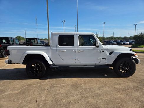 Used 2022 Jeep Gladiator Overland AWD/4WD image 6