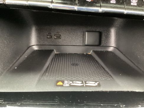 Used 2024 Chevrolet Traverse RS image 27