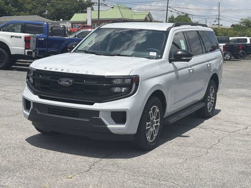 New 2026 Ford Expedition Active RWD image 3