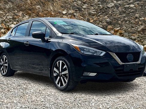 Used 2021 Nissan Versa SR image 11