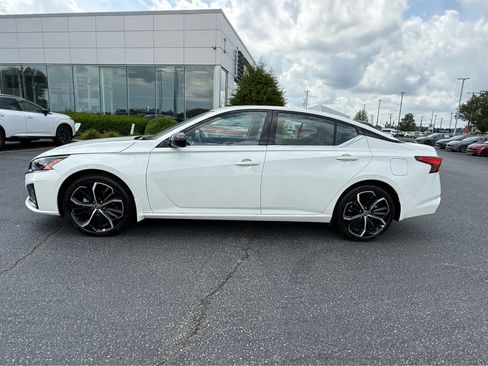 Used 2025 Nissan Altima 2.5 SR FWD image 4