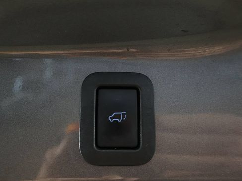Used 2017 Toyota Highlander XLE AWD/4WD image 22