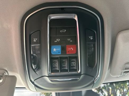 Used 2022 Jeep Grand Cherokee L Limited AWD/4WD image 23