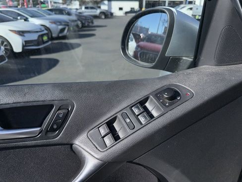 Used 2013 Volkswagen Tiguan S image 17