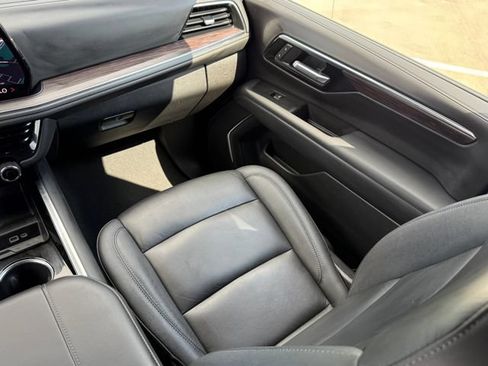 Used 2025 Chevrolet Tahoe LT RWD image 27