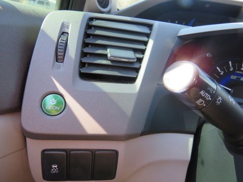 Used 2012 Honda Civic Hybrid Sedan image 14