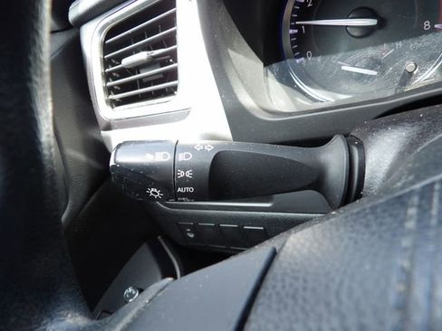 Used 2016 Toyota Highlander LE AWD/4WD image 17