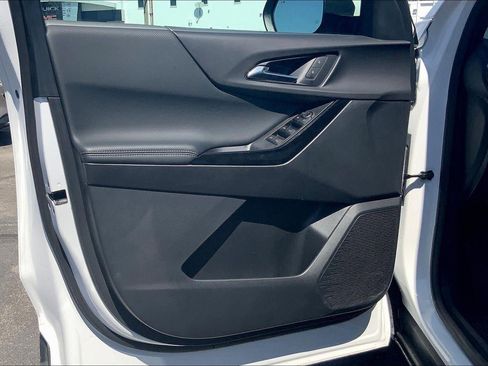 Used 2025 Chevrolet Equinox LT image 23