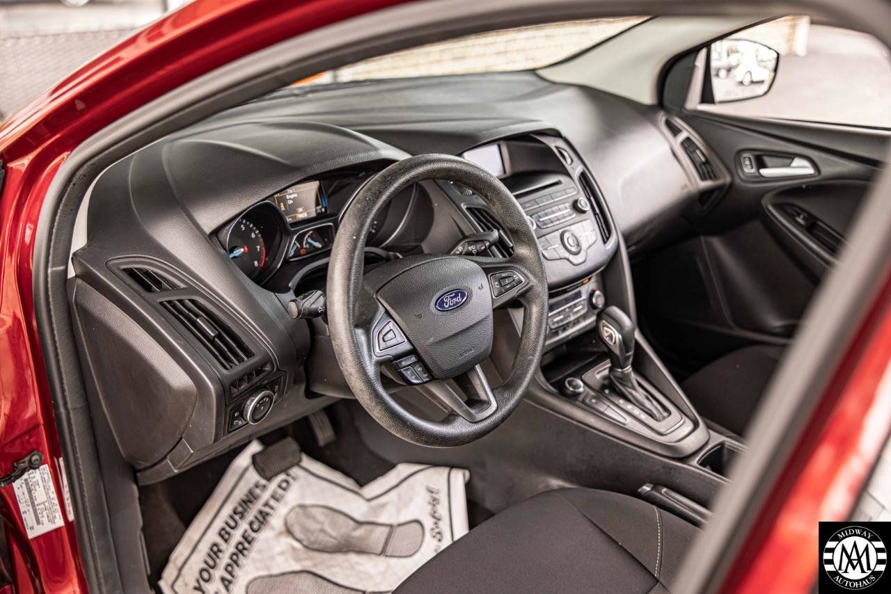 Used 2017 Ford Focus SE FWD image 19