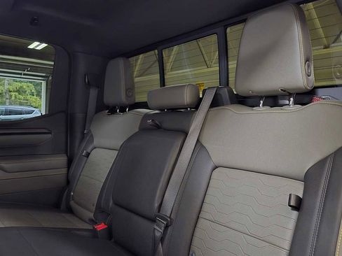 Used 2022 Chevrolet Silverado 1500 ZR2 w/ Technology Package image 17