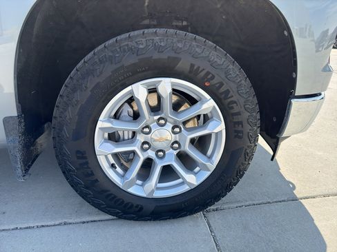 Used 2023 Chevrolet Silverado 1500 LT image 23