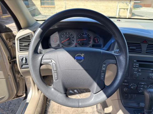 Used 2001 Volvo V70 2.4T image 11