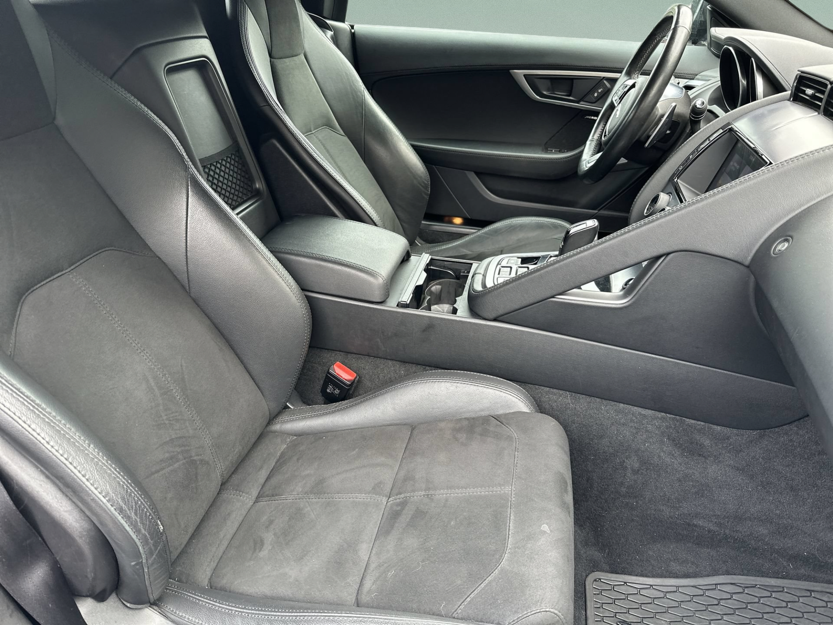 Used 2018 Jaguar F-TYPE Convertible RWD image 22