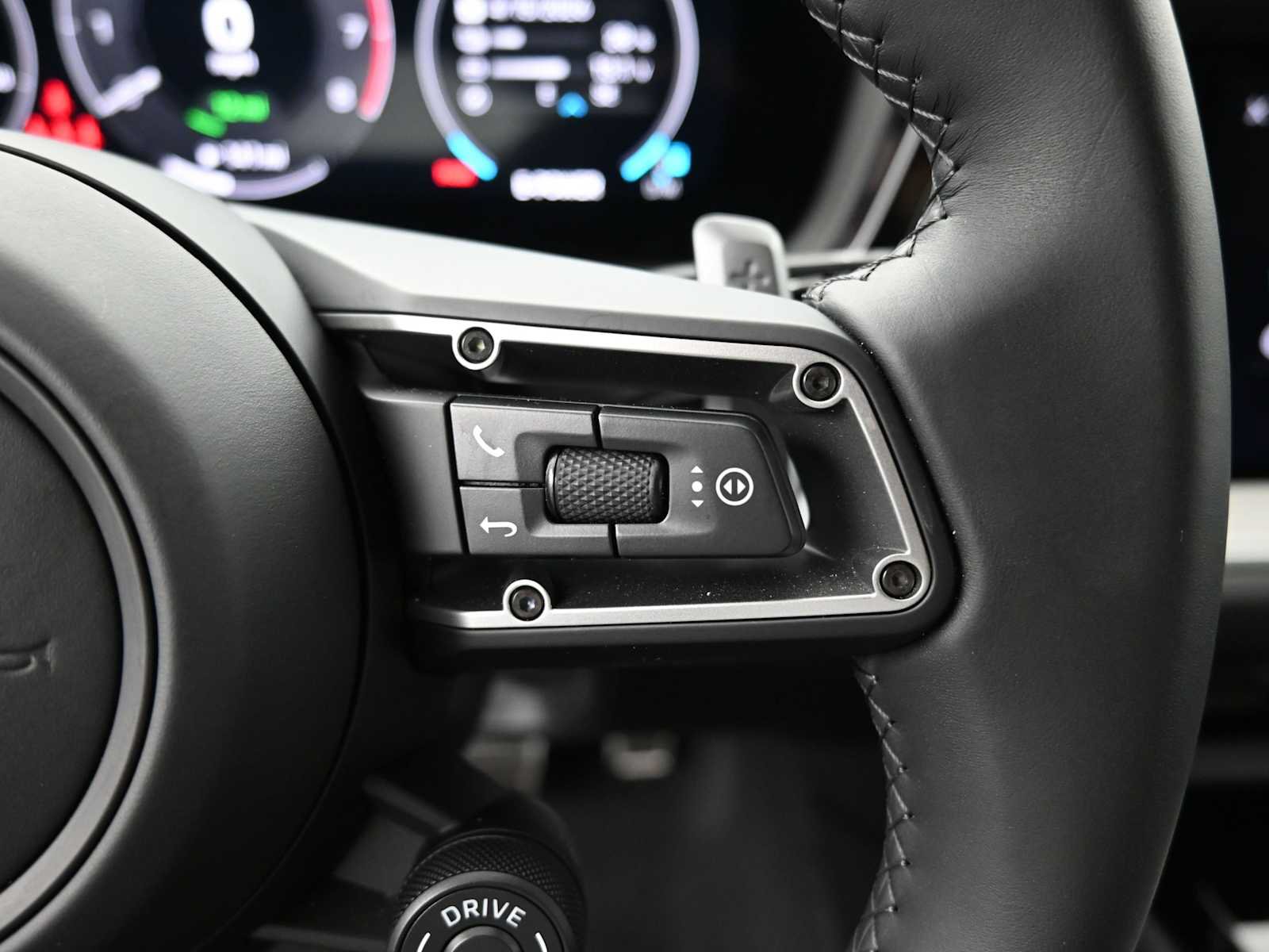 New 2025 Porsche Cayenne E-Hybrid Coupe AWD/4WD image 8