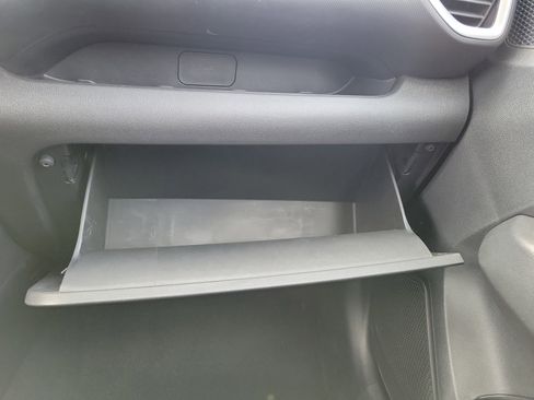 Used 2023 Hyundai Venue SE FWD image 30
